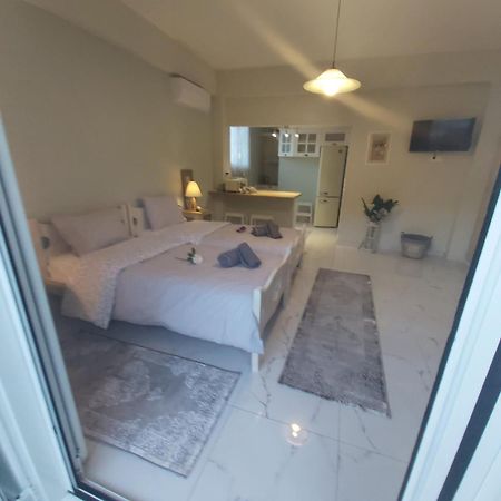 Eytyhias Yard Apartments In Poros Poros Town Екстер'єр фото