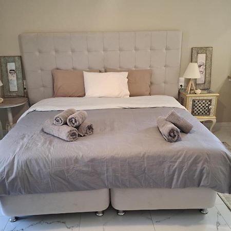 Eytyhias Yard Apartments In Poros Poros Town Екстер'єр фото