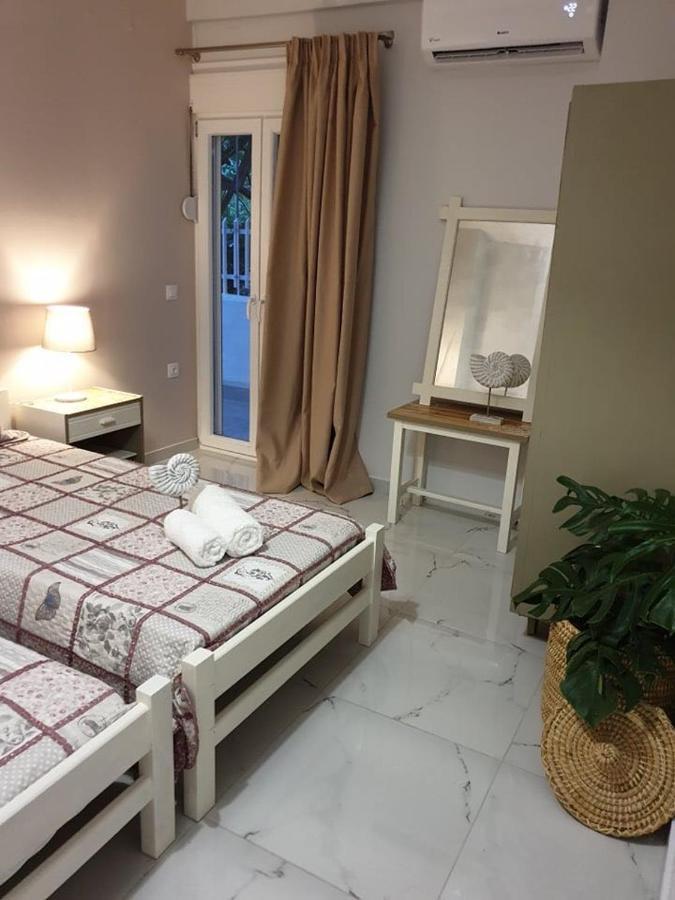 Eytyhias Yard Apartments In Poros Poros Town Екстер'єр фото