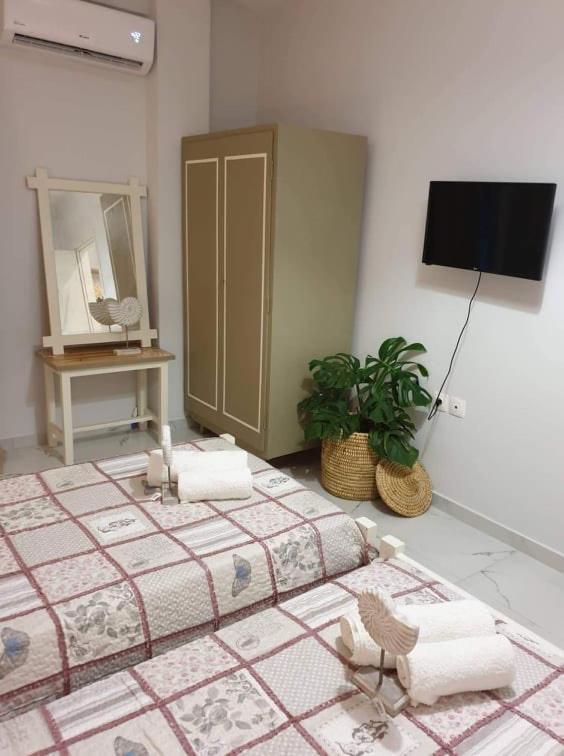 Eytyhias Yard Apartments In Poros Poros Town Екстер'єр фото