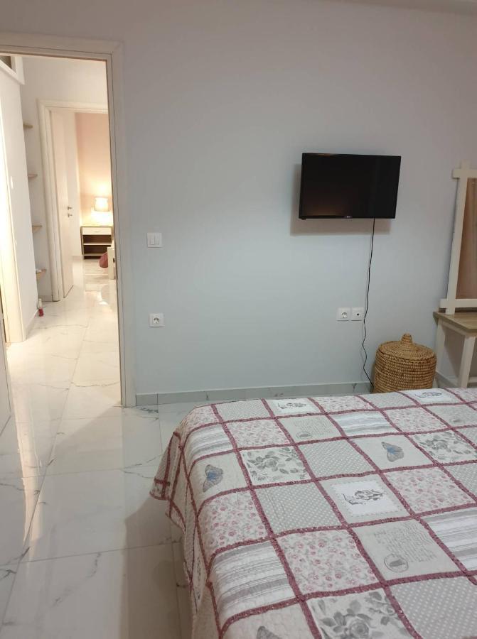 Eytyhias Yard Apartments In Poros Poros Town Екстер'єр фото