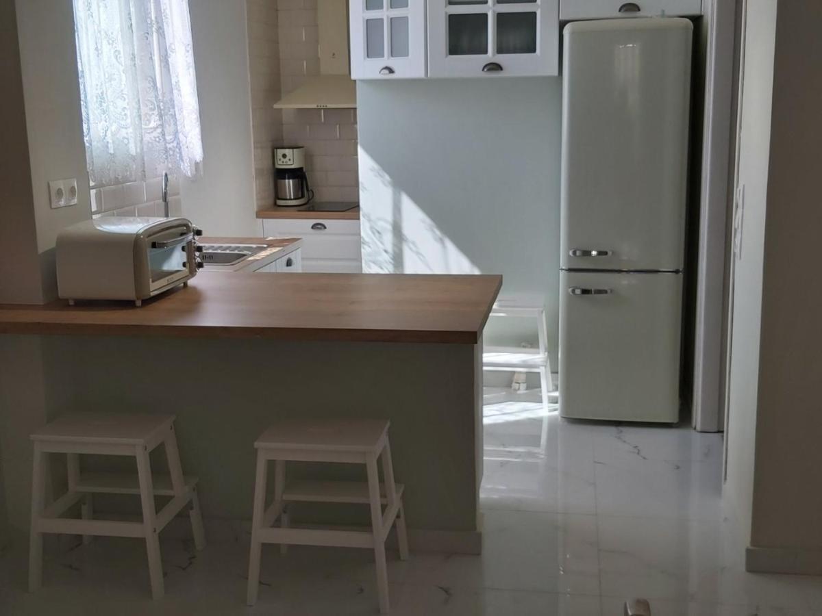 Eytyhias Yard Apartments In Poros Poros Town Екстер'єр фото
