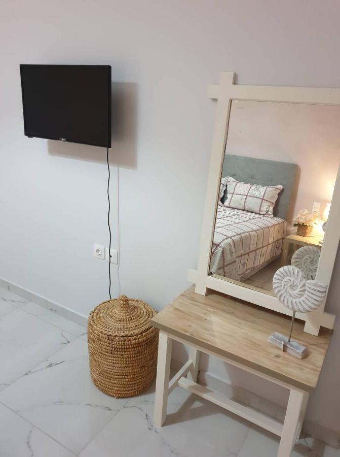 Eytyhias Yard Apartments In Poros Poros Town Екстер'єр фото