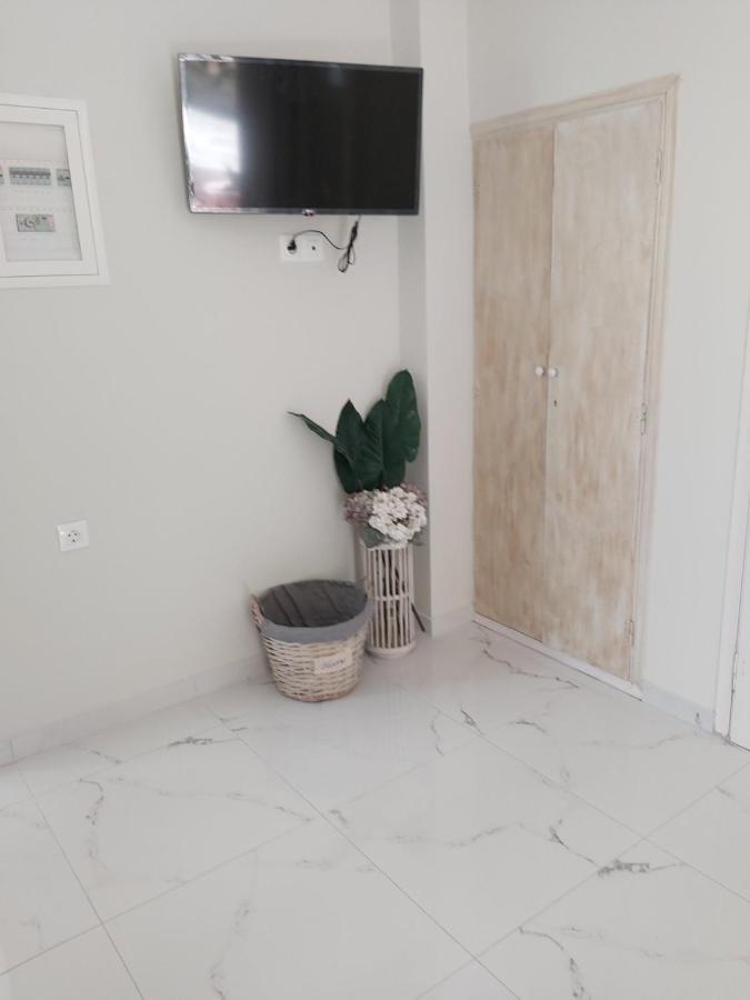 Eytyhias Yard Apartments In Poros Poros Town Екстер'єр фото