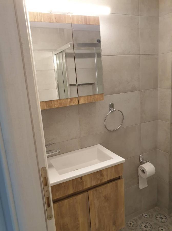 Eytyhias Yard Apartments In Poros Poros Town Екстер'єр фото