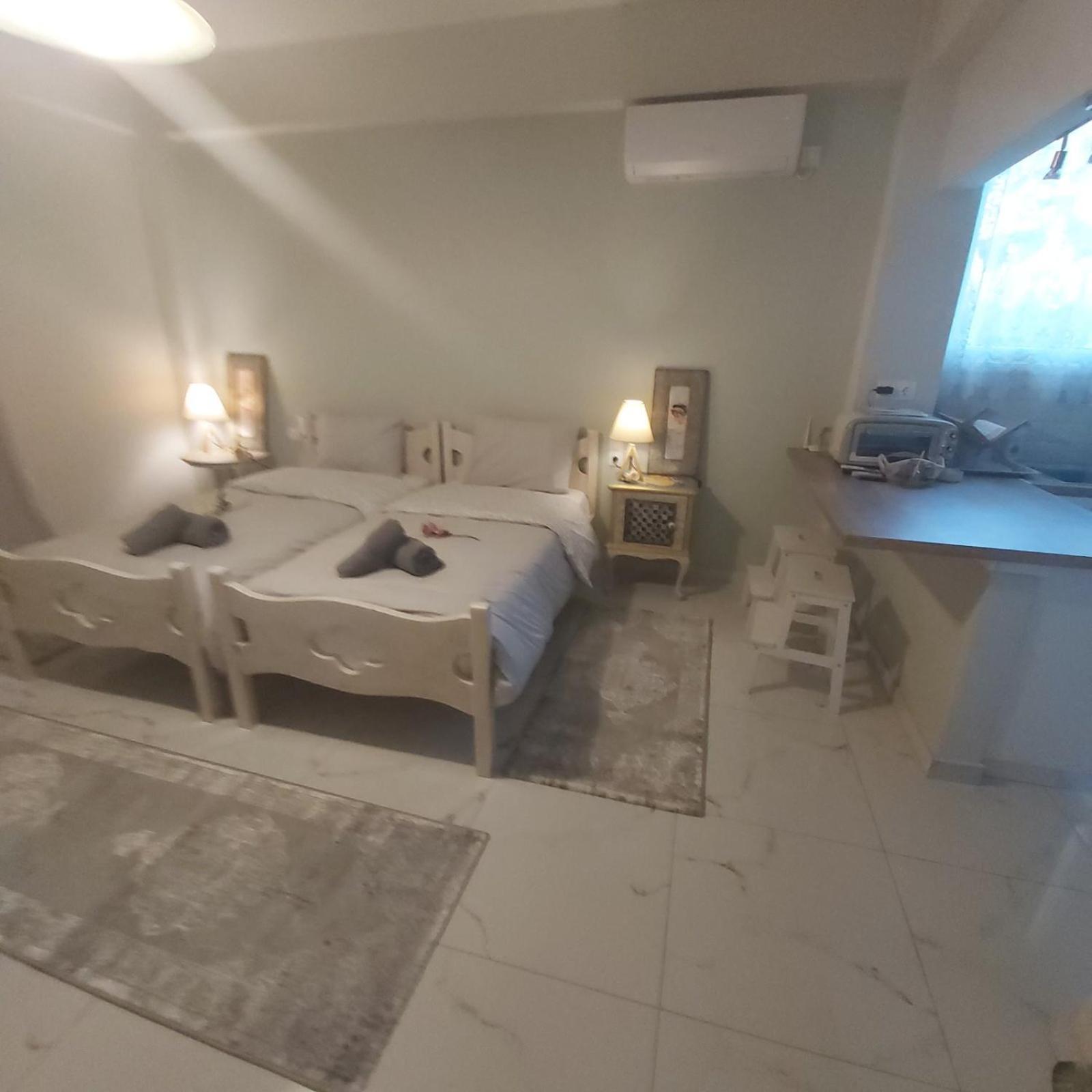 Eytyhias Yard Apartments In Poros Poros Town Екстер'єр фото