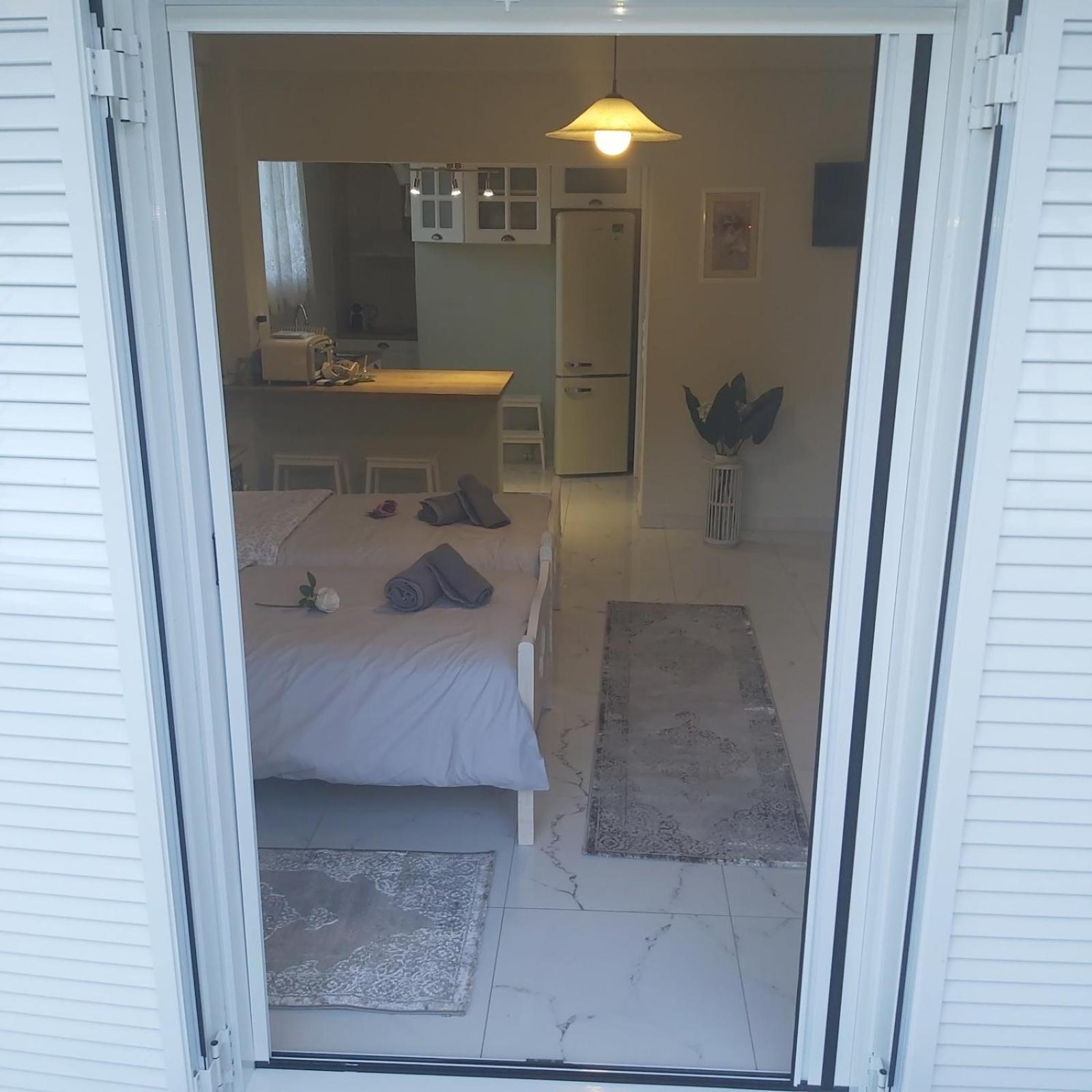 Eytyhias Yard Apartments In Poros Poros Town Екстер'єр фото