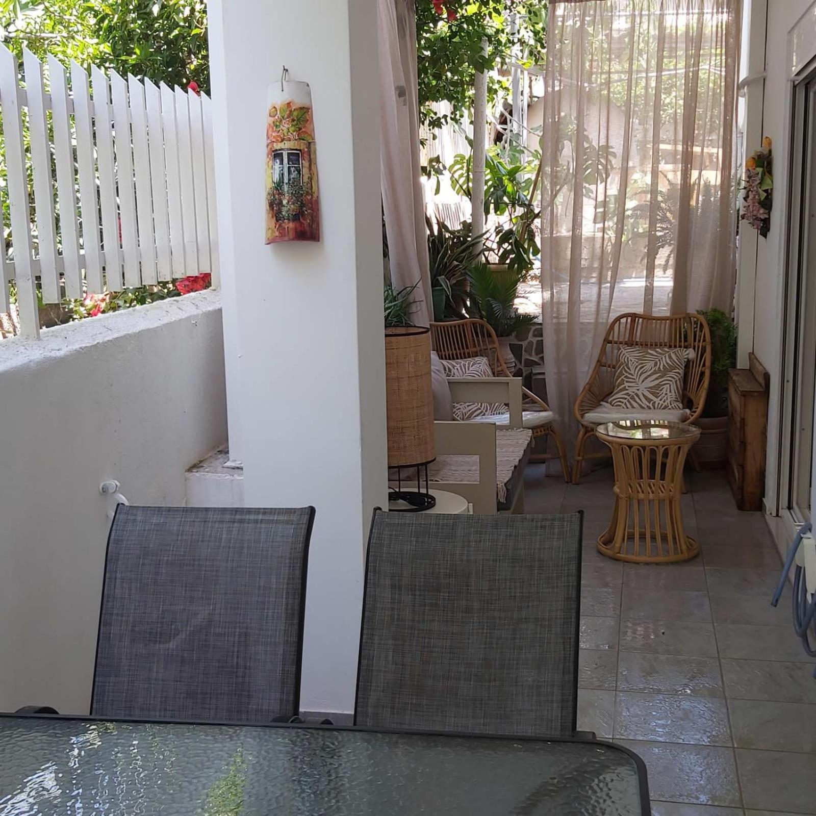Eytyhias Yard Apartments In Poros Poros Town Екстер'єр фото